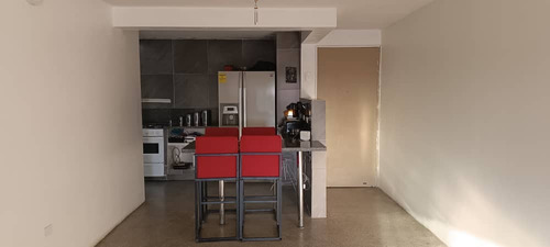 Se Vende Comodo Apartamento Ubicado En La Av Ayacucho, Torre Independencia, 007jsc