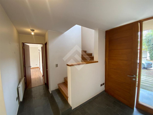 Casa En Venta De 3 Dorm. En Piedra Roja Colina