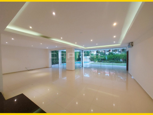 Casa Con Piscina En Alquiler En Condominio Colinas Del Urubó