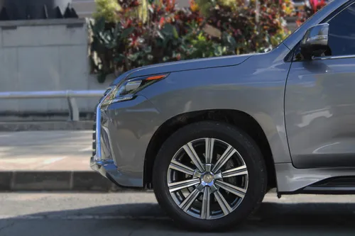 Lexus LX 5.7 570