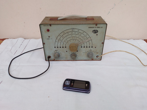 Antiguo Generador De Señales R. F. De Radio, Sin Controlar