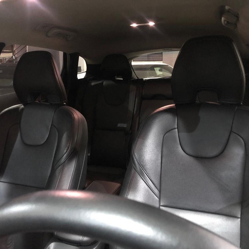 Volvo V40 2.0 T4 Momentum Gasolina 4p Automático