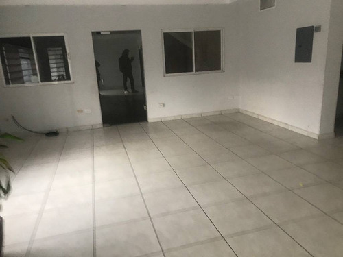 Imagen 2 de 21 de Renta De Bodega A El Norte