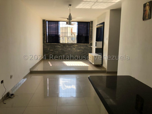 Hermoso Apartamento En Alquiler En Club Hipico Las Trinitarias, Lara