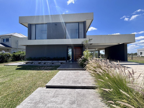 Venta Casa San Sebastián Área 7 - 6 Ambientes A La Laguna