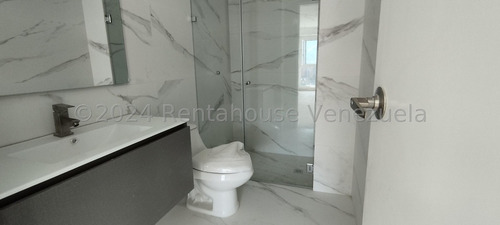 Alquiler De Espléndido Apartamento En Las Mercedes / Cl. Mls-24-22182