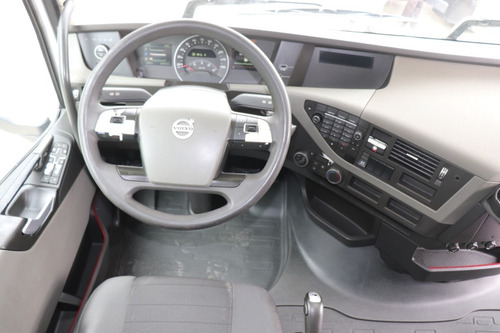 Imagem 12 de 13 de Volvo Fh 540 6x4 Ano 2016 Com 350 Mil Km