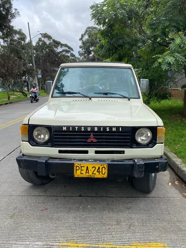 Mitsubishi Montero 2400 cc cabinado