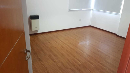 En Venta En Caseros Centro Amplio Departamento De 3 Ambientes Con Cochera Cubierta A Estrenar, Dos Balcones!!! F: 8535