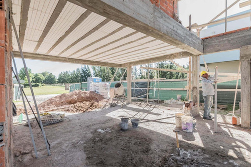 Casa 4 Ambientes A Estrenar En El Rebenque