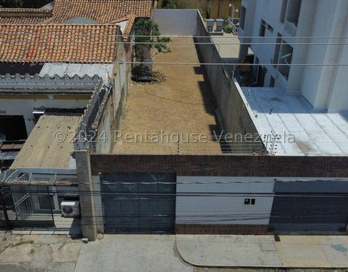 Raiza Suarez Vende De Oportunidad Terreno En Centro De Barquisimeto 2 4 2 4 4 7 9 De 366 Mtr2, Con Una Excelente Ubicación En El Corazón Del Centro De La Ciudad A Pie De Calle, Zona De Alto Trafico