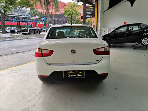 Fiat Grand Siena 1.6 16v Essence Flex Dualogic 4p