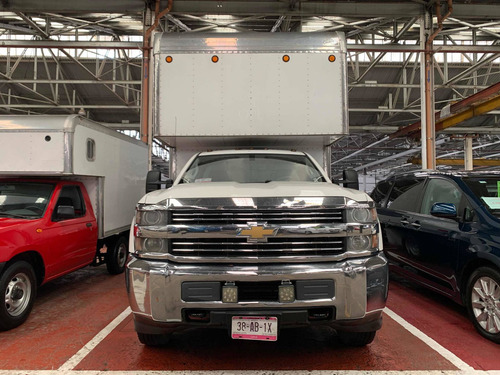Imagen 2 de 12 de Chevrolet Silverado 6.0 3500 Caja Seca V8 Std T Vel 2015