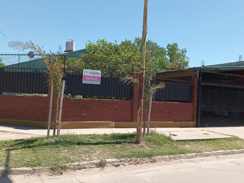 Venta De Casa En Mariano Acosta Muy Amplia