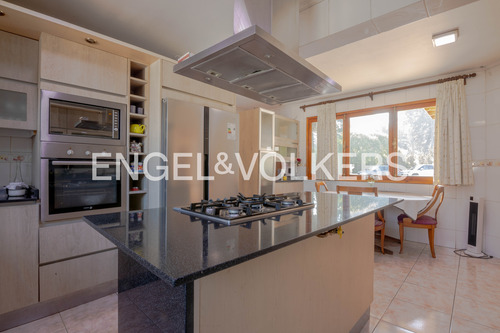 Casa Chilena Con Cancha De Tenis En Lonquén Norte