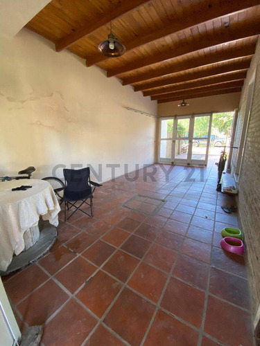 Pventa De Casa 2 Ambientes 4 Dormitorios, Granadero Baigorria ...