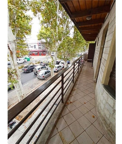 Venta Casa En Planta Alta Sobre Av. San Martin