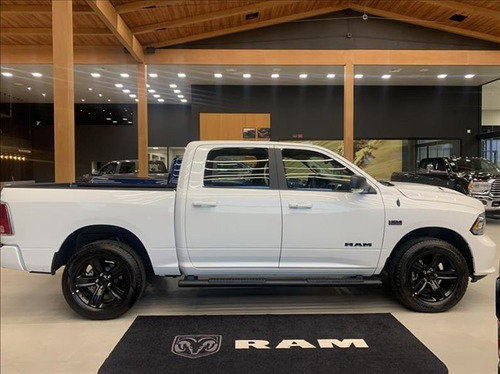 RAM Classic 5.7 v8 Laramie Night Edition cd 4x4