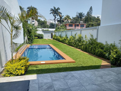 Casa Con Jardín Y Alberca En Brisas De Cuernavaca