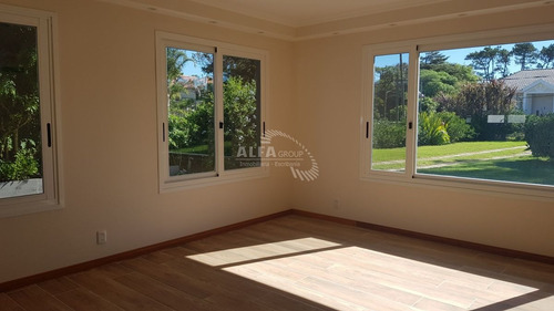 Imagen 15 de 23 de Casa En Venta En Playa Mansa - Punta Del Este