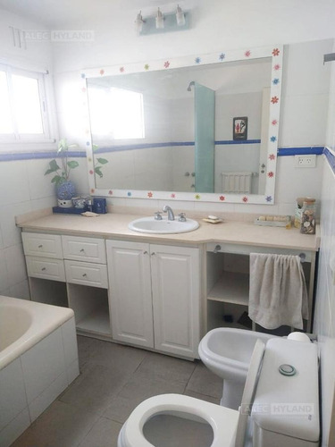 Casa 5 Ambientes En Venta - Mart.-vias/santa Fe