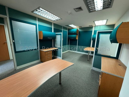 Oficina Amoblada Y Con Excelente Distribución Amoblada En Alquiler Ccct Caracas