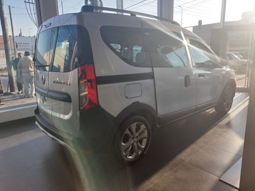 Imagen 12 de 18 de Renault Kangoo Stepway 1.6