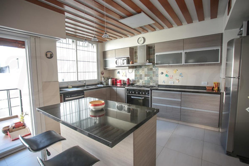 Imagen 12 de 30 de Casa En 3 Niveles De 4 Dormitorios, Jardín, Patio, Pileta, Quincho Y Parrilla - Caballito