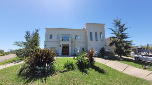 Casa En Venta En El Barrio Santa Rita Canning San Vicente