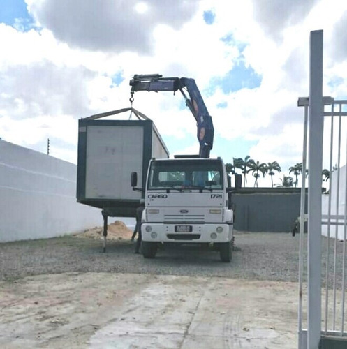 Imagen 8 de 10 de Alquiler De Camión Grúa Y Maquinaria Pesada