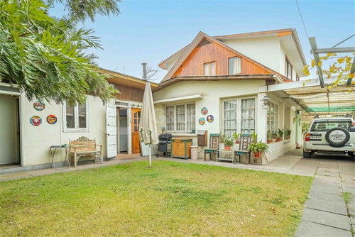 Casa En Venta De 5 Dorm. En Macul