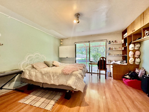 Excelente Ubicación, Casa Interior, 4d+4b+servicio+quincho