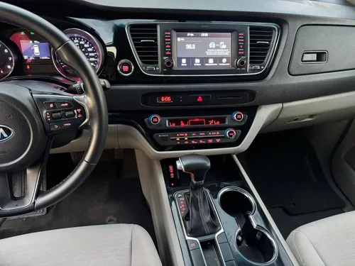 Kia Sedona 3.3 V6 EX Pack Piel 7 Pasajeros At