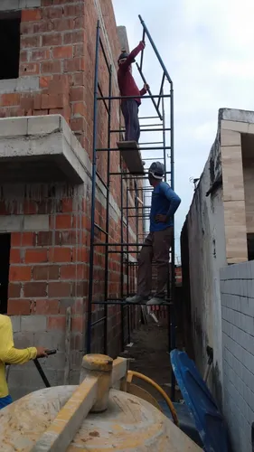 Construção Civil No Geral Pedreiro E Servente