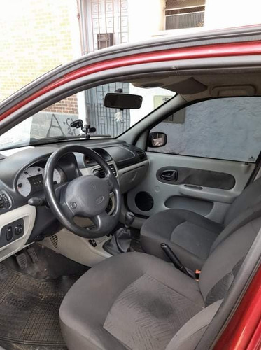Imagem 3 de 6 de Renault Clio Sedan 2003 1.0 16v Privilège 4p