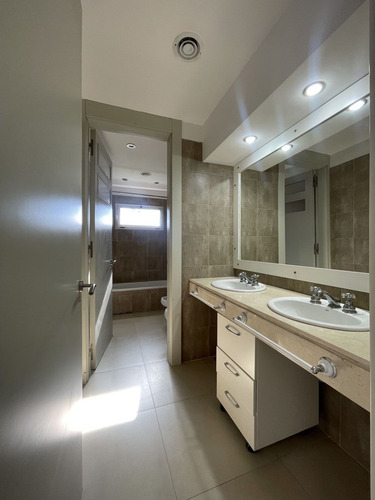 Luminosa Propiedad En Venta, Brickland, Canning.