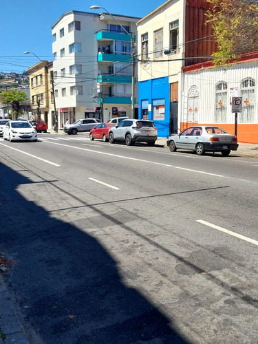 Cómodo Y Amplio Local En Centro De Valparaíso