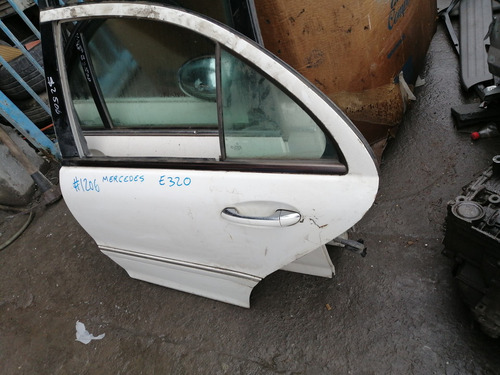 Puerta Trasera Izquierda Mercedes E320 #1206 (Usado)