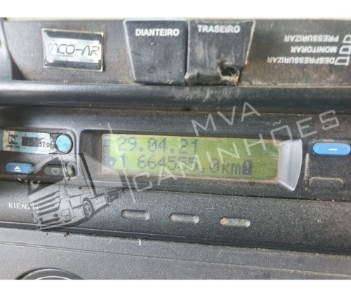 Imagem 4 de 10 de Caminhão Volkswagen 25-370 - 6x2 T