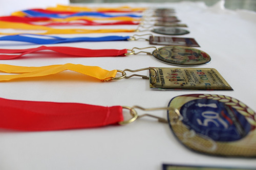Imagen 6 de 10 de 100 Medallas Metal Lámina Resina Deportivas Premiación