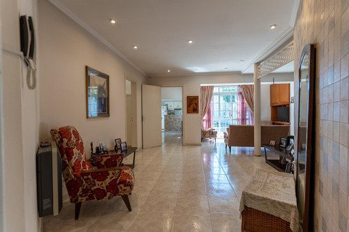 Casa A La Venta En Hipolito Yrigoyen 1182 Lujan Centro