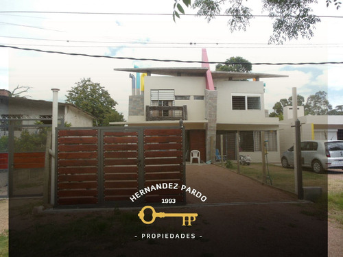 Casa En Venta De  3 Dormitorios En Lomas De Solymar (ref: Hpi-1394)