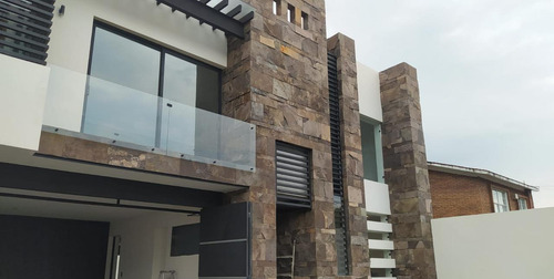 Venta De Casa En Fraccionamiento San Carlos Metepec