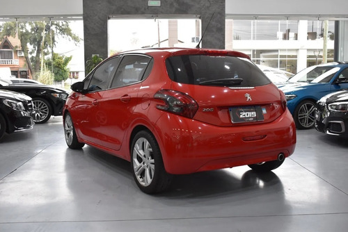 Imagen 11 de 18 de Peugeot 208 1.6 Urban Tech Car-cash