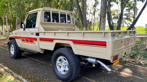 Toyota Land Cruiser Fj75