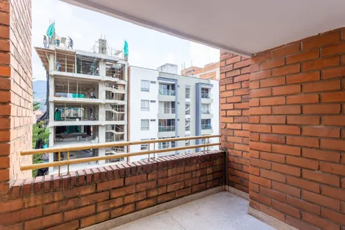 Apartamento En Venta En Conquistadores. Cod V21453