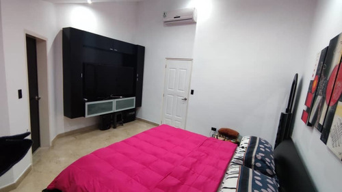 Imagen 10 de 14 de Fernando Pérez Vende Townhouse En El Rincón