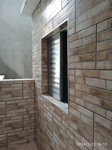 2 Casas Individuais A Do Fundo Com 4 Cômodos E Lavandcômodos