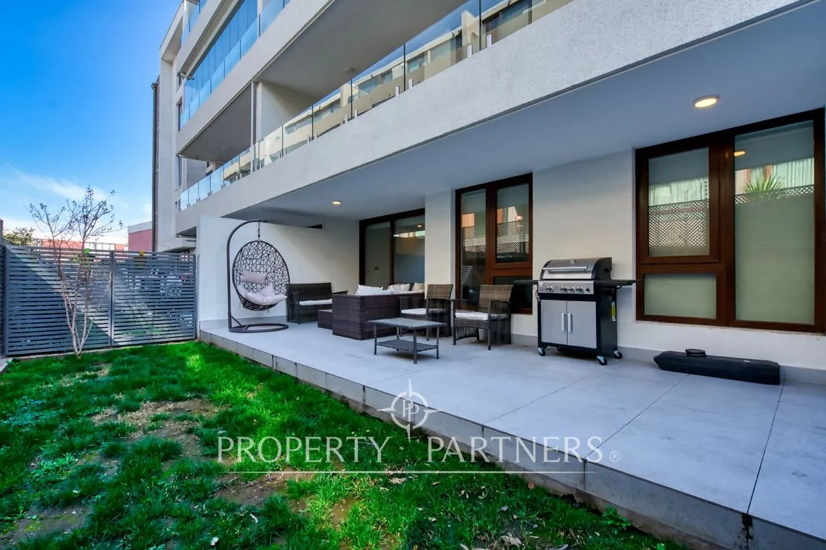 Imagen 1 de 28 de Venta: Departamento En Ñuñoa. Con Patio Y Dos Esta...