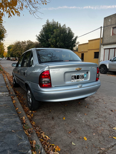 Chevrolet Corsa Classic 1.6 Gl Aa 4P